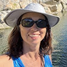 Roseann Hansen's Instagram, Twitter & Facebook