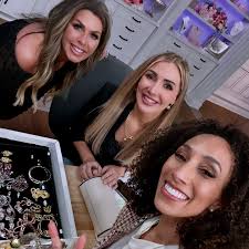 So excited to join @kristen.keech for the kickoff of Gold Month💛🎉⭐️