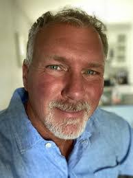 Betsy Halstead's Instagram, Twitter & Facebook