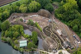 Een dagje lekker niks doen en een beetje dobberen op de rio grande, gelanceerd worden in de space shot, op je kop op een bankje in excalibur, en een beetje uitwaaien… Coastercrazy Com Walibi Holland 2019 Untamed Rmc Robin Hood Theme Park News Construction Page 6