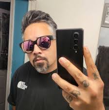 Do people without tattoos believe in anything? #whitneycummings #kylekinane  #tattoo