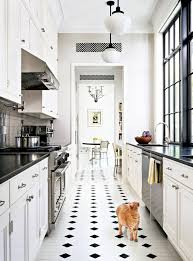 Il peut être intéressant, lorsque les éléments de cuisine sont majoritairement unis et épurés, d'utiliser. Vous Cherchez Des Idees Pour Un Carrelage Noir Et Blanc Carrelage Noir Et Blanc Cuisine Noir Et Blanc Cuisines Design