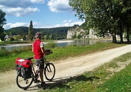 Der Donau Radweg Ulm Passau Ist Eine Der Beliebtesten Radreisen Deutschlands Individuelle Tourenplanung Und Attraktive Extras Hie Donau Radweg Radweg Radtour