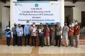 Seperti yang terjadi pada peristiwa naas yang dialami oleh satu keluarga di kecamatan kanor, pada senin (12/10/2020) kemarin. Pemkab Sidoarjo Bersama Pln Up3 Sidoarjo Komitmen Tingkatkan Kualitas Pelayanan Listrik Masyarakat Sekilas Media