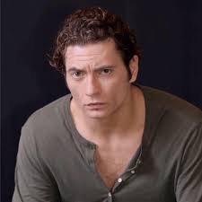 Roberto Rossetti nei panni di De Niro: dal 10 maggio esordisce a Milano col  musical Bronx