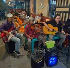 Musik nontradisional nusantara memiliki karakter atau ciri khas, yaitu berkepribadian nasional. Hiburan Pengobat Pilu Ditengah Virus Corona Oleh Kelompok Penyanyi Jalanan Pekanbaru Di Wareh Kupie