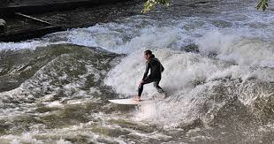 Liebe gäste langsamt zieht der herbst ein in unserem gartenrestaurant und wir haben unsere speisekarte saisonal abgestimmt. Eisbachwelle Eisbachsurfer Eisbach Englischer Garten Munchen