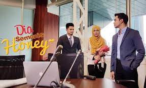Bundan sonra oyunculuğu, dia semanis honey adlı romantik televizyon dizisinde ve diğer popüler dizilerde oynadıktan sonra hayranları tarafından daha fazla tanındı. Pelakon Drama Dia Semanis Honey