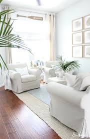 There are plenty of things to consider when planning your summer house interiors, from the colour scheme to the furniture you want and can fit in the space. Serene Coastal Chic Living Room Decor House Full Of Summer Coastal Home Lifestyle