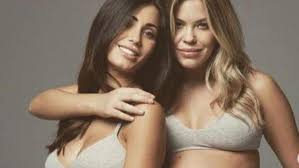 Attrici, conduttrici, modelle e showgirls. Costanza Caracciolo E Federica Nargi Le Foto Col Pancione Con Le Lacrime Agli Occhi Piene Di Felicita