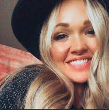 Beth Mix's Instagram, Twitter & Facebook