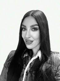 Heather Sequeira's Instagram, Twitter & Facebook