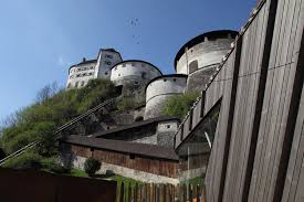 Die innenstadt umweht mit ihren cafés und bars italienisches flair. Besucherzentrum Festung Kufstein At Nimbus
