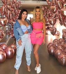 Khloe kardashian has an astonishing hourglass figure with natural busts, a slim waist, and big hips. Khloe Kardashian Celebrity Age Weight Height Net Worth Dating Facts