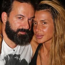 Η ελένη μενεγάκη μόλις ανέβασε στο twitter της νέες φωτογραφίες από την άνδρο. Paola Celebrities Eidhseis Yupiii Gr