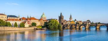 Sie ist zudem die älteste der brücken, die über die moldau führen. Top Sehenswurdigkeiten In Prag Die 10 Coolsten Highlights Reisewelt