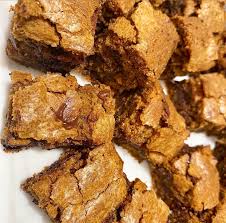 Crowd Pleaser Blondies In 2020 Delicious Desserts Blondies Food