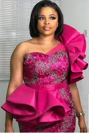 Epingle Par Olive Nehema Sur Nguo Mzuri Mode Africaine Robe Mode Africaine Robe Longue Robe Africaine