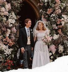 Pin By Renee On Bodas In 2020 Princess Beatrice Wedding Royal Wedding Dress Royal Brides