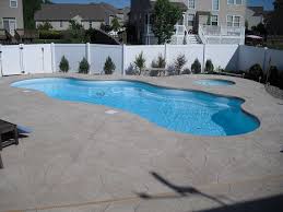 Fiberglass Pool And Spa With Cantilever Deck And Stamp Concrete Pool Pool Houses Concrete Deck