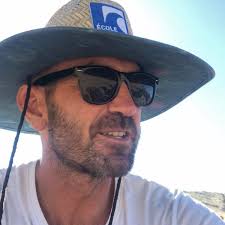 Looking for someone that might be able to repair/replace a zipper