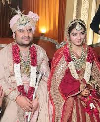इंद्रेश उपाध्याय और शिप्रा शर्मा की जोड़ी को आप भी आशीर्वाद दीजिए। काशी से  आकर छोटी काशी जयपुर में आकर शादी की है। बहुत ही यादगार शादी है ...