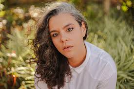 Destaque na Flip, Érica Magni lança obra poética que retrata abandono e  especulação em Monte Alto