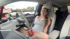 Caught masturbating in her car by food delivery - ThisVid.com