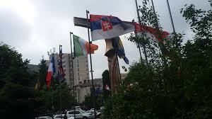 To sa vie, že cestovanie je bezpečné aj podľa našich vedcov. Drapelul NaÈ›ional Al Slovaciei Arborat Invers In PiaÈ›a Drapelelor Ue Din Centrul Sucevei