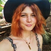 Elizabeth Willett's Instagram, Twitter & Facebook