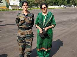 Nirmala sitharaman (born 18 august 1959) is an indian politician serving as the current minister of finance and corporate affairs of india. Fake Alert Female Army Officer Seen With Nirmala Sitharaman In Viral Photo Is Not Her Daughter