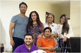 On sunday, television actor shaheer sheikh took to his instagram page and shared a family photo in which ruchikaa is seen with her growing baby bump. Ufqclqf9hp7tom