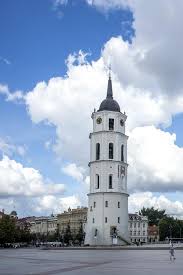 Was auf den ersten blick wie ein griechischer tempel wirkt, ist in wirklichkeit die katholische kathedrale sankt stanislaus in der litauischen hauptstadt vilnius. Das Kathedralen Quadrat In Vilnius Ist Der Hauptplatz Der Alten Stadt Vilnius Recht Vor Der Neoklassischen Vilnius Kathedrale Redaktionelles Stockfoto Bild Von Ernstlich Architektur 146459628