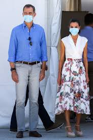 The King And Queen Of Spain Visit Murcia Royal Portraits Gallery In 2020 Royalty Fashion Fashion Celebrity Fashion Looks