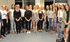 See actions taken by the people who manage and post content. Frauen In Fuhrungsrollen Erster Women Business Roundtable Mit Accenture An Der Htw Saar Htwsaar