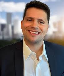 Derek Stein's Instagram, Twitter & Facebook