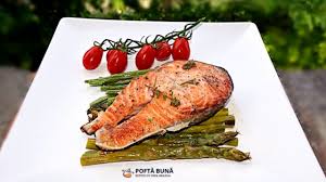 2 bucati somon, ulei masline, lamaie, unt, 1 rosie, 2 catei usturoi, vin rosu, 2 linguri bulion, condimente peste, rozmarin, patrunjel marunt, apa, sare si malai, 4 catei usturoi, ulei, sare si smantana, pentru mamaliga apa, sare si malai, pentru mujdei: Somon La Tigaie Reteta Simpla Si Rapida Youtube