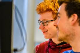 Angehende Elektroniker für Gebäudesystemintegration