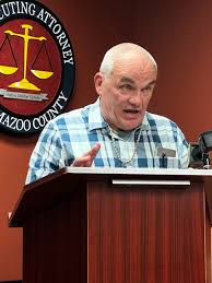 Wrongfully convicted man sues detectives for allegedly hiding evidence in  murder case