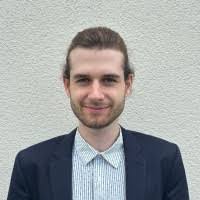 Kelly Halm's Instagram, Twitter & Facebook