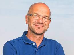 Einer, der sich ernsthaft sorgen macht, ist der präsident persönlich. Dr Josef Schauer Sportmed Plus