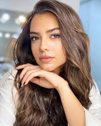 Salih bu soruna çözüm bulmak için aile bakanlığı'na dilekçe yazdı. Ko Aile Hukumeti Filmi Oyunculari