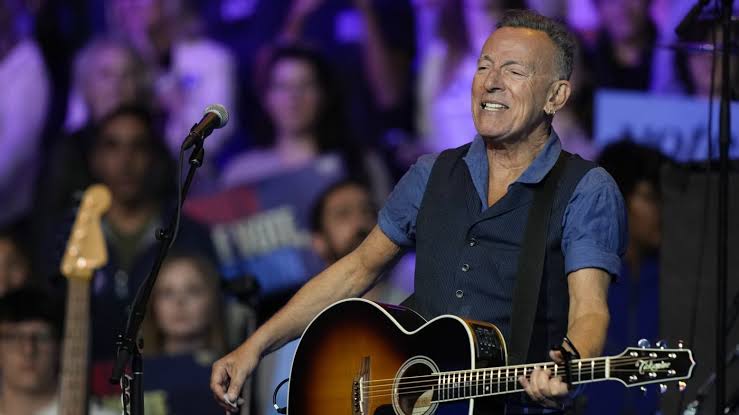 Bruce Springsteen on Trump: US 'in hands of corrupt, incompetent and  treasonous administration'