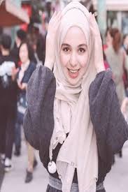 If you are in a hurry and do not have time to drape your scarf, this is the way to do. 9 Ide Hijab Fashion Selendang Jilbab Cantik Inspirasi Fashion Hijab