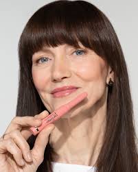 There's nothing more satisfying than an opaque, satiny, stroke from the  ultra-fine tip of a liner you adore.💙 Easy to use. Behaves perfectly.  Liquid magic.🪄 When make-up stars align, a great liquid