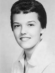 The Betty of the Week is Savannah Davis, aka @paintedby.sav! She started at  our flagship @urbanbettysalon location in December of 2020 and graduated  from the Aveda Institute in Los Angeles. Get to