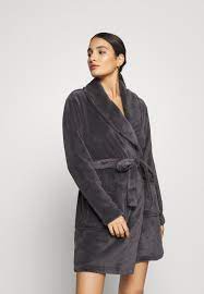 Asortyment pochodzi ze stocku z poprzedniej kolekcji od renomowanej marki anna field. Anna Field Ladies Plush Bathrobe Bademantel Grey Grau Zalando De