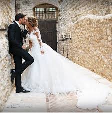 27 Septembre 2015 Perugia Italie Le Celebre Mannequin Italien Mariano Di Vaio Epouse La Belle Eleonora Brunacci Tan Wedding Dresses Wedding Couples Wedding