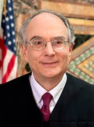 9th Circuit Judge Mark J. Bennett known for wit, integrity, intelligence