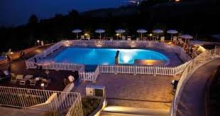 Contea Dei Ciliegi Casa Vacanza Marche La Contea Dei Ciliegi E Un Complesso Residenziale Di Case Per Le Vacanze Che Sorge Sulla Ver Vacanza Vacanze Campeggi